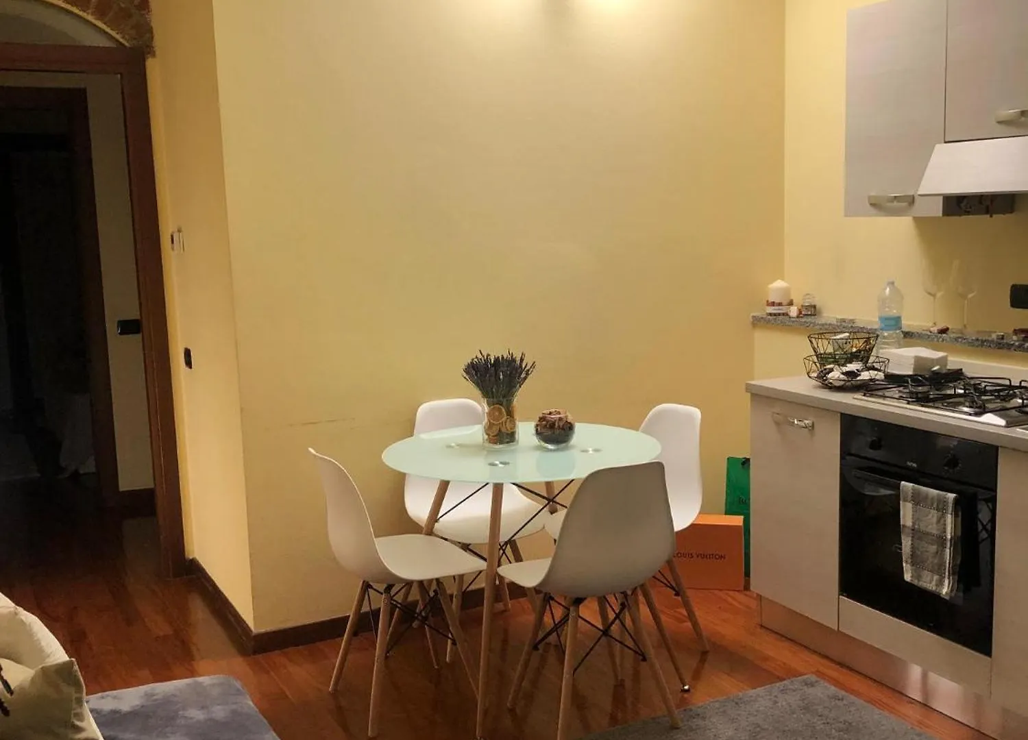 Apartment Center Of Milan contacts